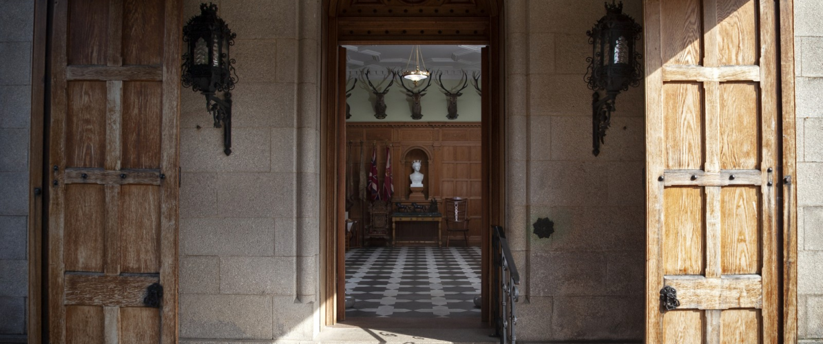 INTERIOR CASTLE TOURS
