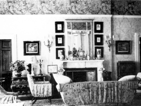 Old black and white picture of the Drawing Room in Upton House