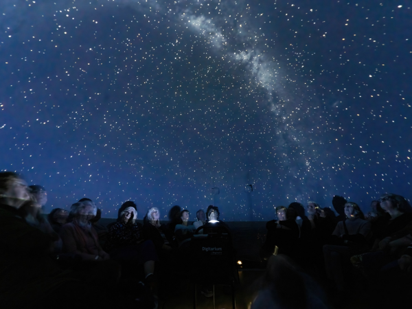 Planetarium Shows/Sioeau yn y Planetariwm