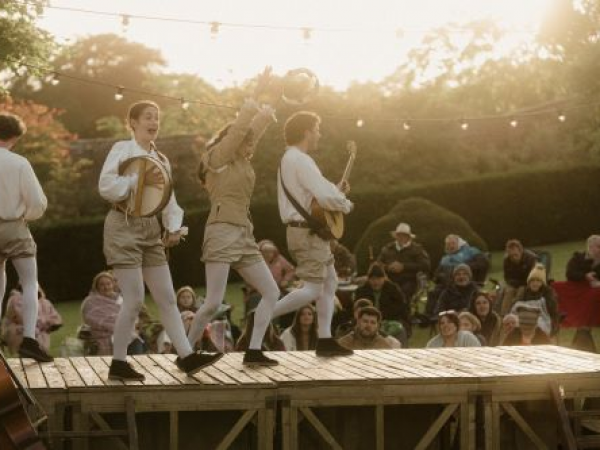 Open Air Theatre - Three Inch Fools - The Most Perilous Comedie of Elizabeth I