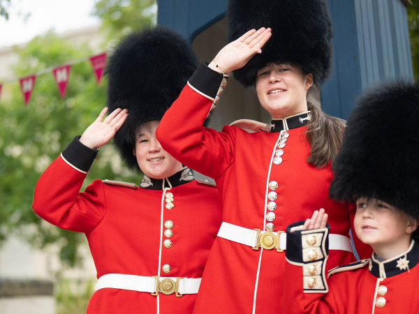 Guards Uniform Try-on