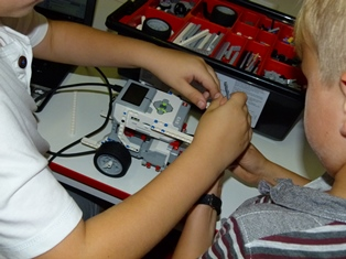 Summer of Spies - Building Secret Spy Cars with Lego Mindstorms and Brixo
