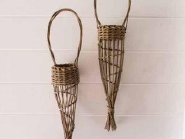 Make a willow bird feeder