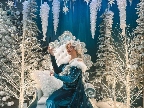 Christmas Pottery Painting with The Ice Princess at Woburn Sands