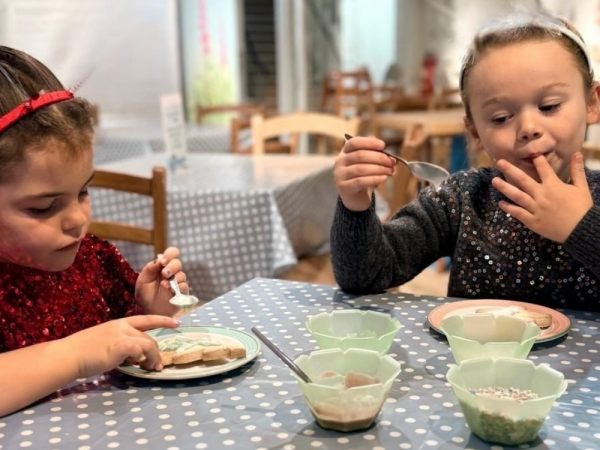 Mother’s Day Biscuit Decorating