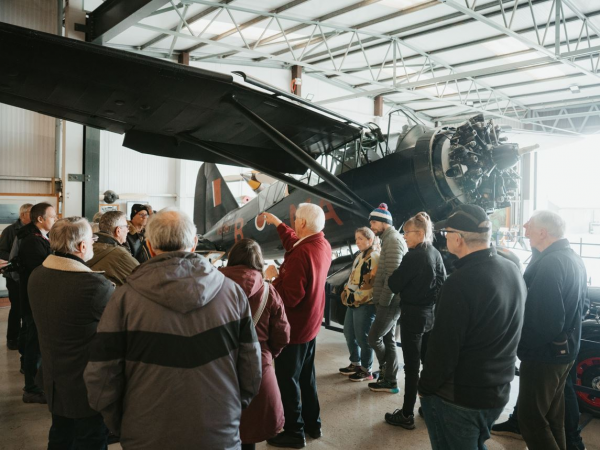 EOW GUIDED HANGAR TOUR