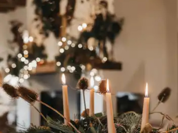 Advent Candle Wreath with Periwinkle Barn