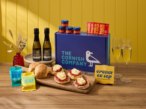 FLYING PROMS HAMPERS