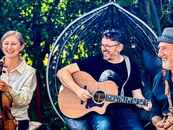 11 Oct: Live Music - Vicar's Crackpipe