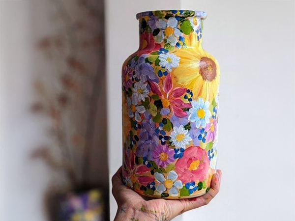 Adult Makes Workshop - Vase Painting