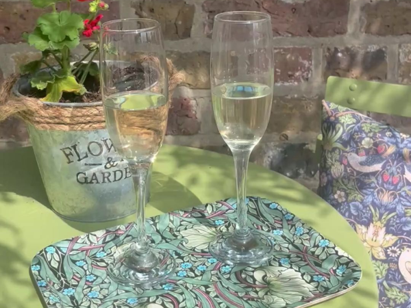 Florals & Fizz