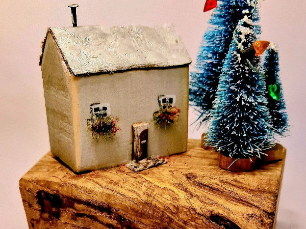 Hands on Art Family Session: Mini Wooden Winter Cottages