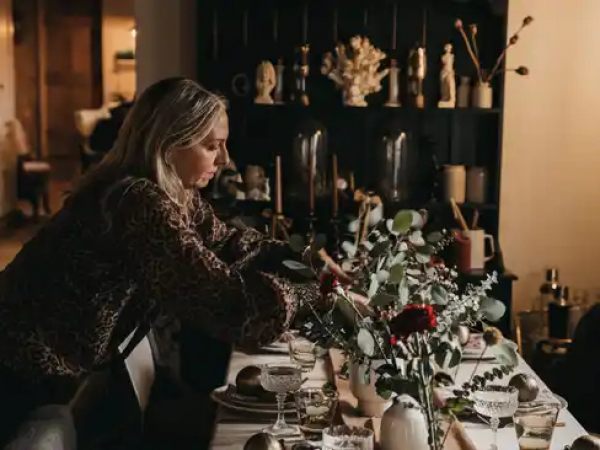 Luxury Christmas Table Arrangement with Periwinkle Barn