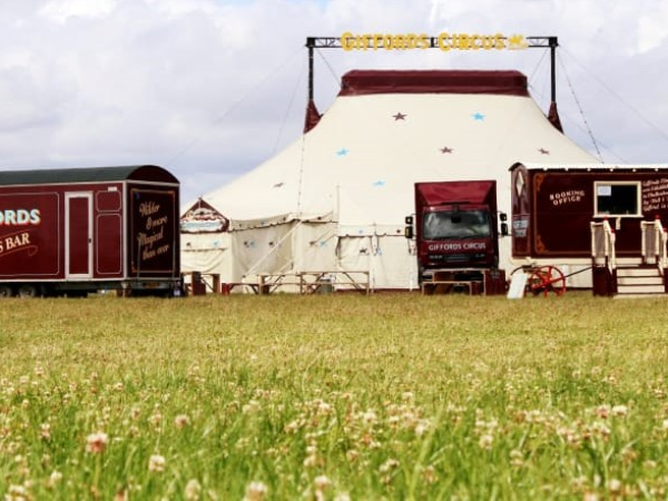 2027 Giffords Circus Tickets - Evenley Wood Garden, Northamptonshire 17th - 28th June