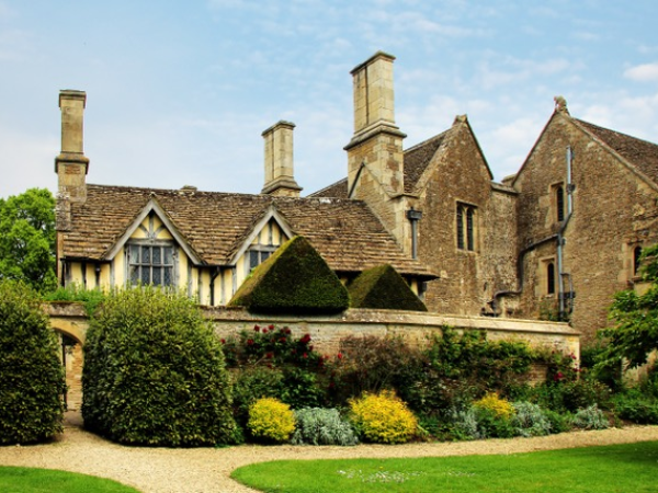 Avebury Manor and Circle of Stones