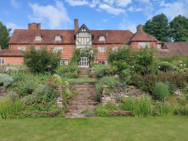 Surrey | Bringing Gertrude Jekyll back to life: Upton Grey Manor House & Munstead Wood