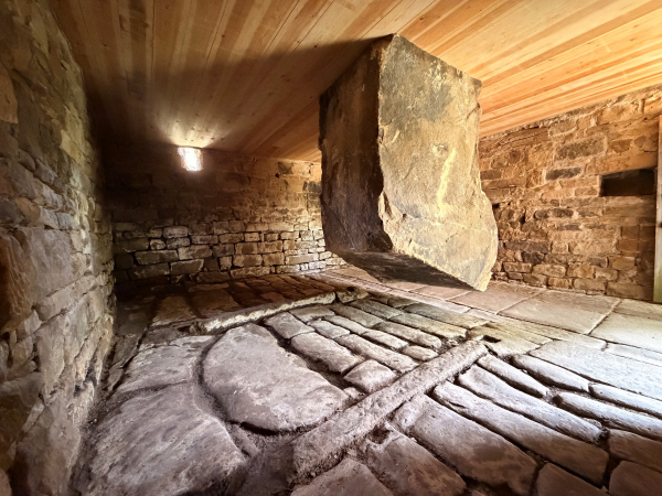 Hanging Stones - Sevenford House BnB