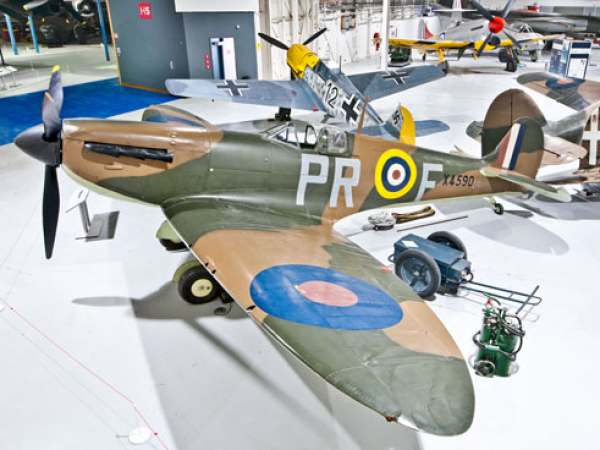 Hangar Nights: Battle of Britain Legends - Spitfire vs. Messerschmitt