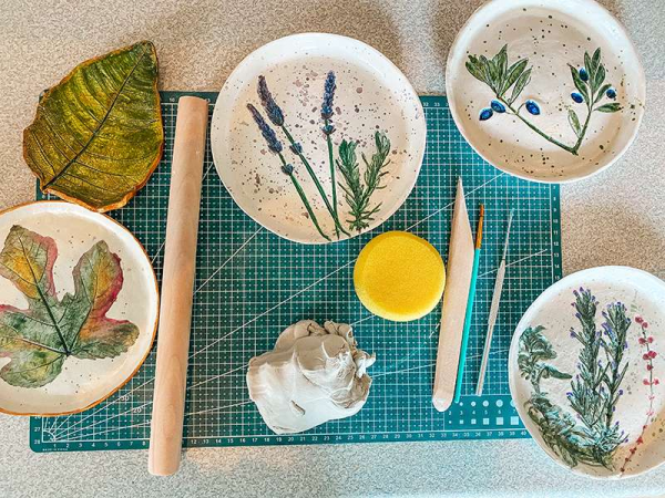 Botanical Plaque Workshop with Carys