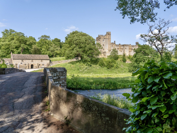 A River Life Walk with Christine Gregory in Haddon Medieval Park