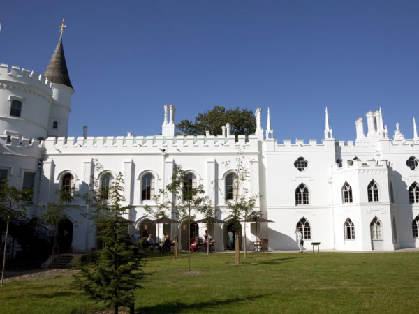 Curator Tour of Strawberry Hill House (French Language)