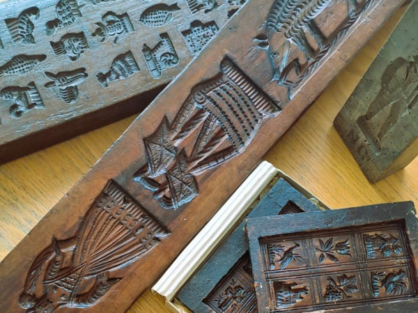 A selection of wooden moulds with floral, animal and other designs