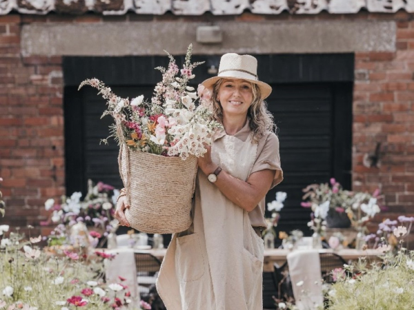 Meadow Box Floral Arrangement Workshop with Periwinkle Barn