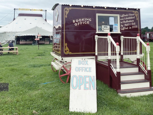 2027 Giffords Circus Tickets - Blenheim Palace, Oxfordshire 20th May - 1st June