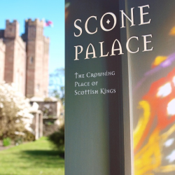 Scone Palace Guidebook - German