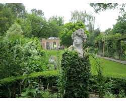 Coffee with a Curator: William Morris's Kelmscott House Garden