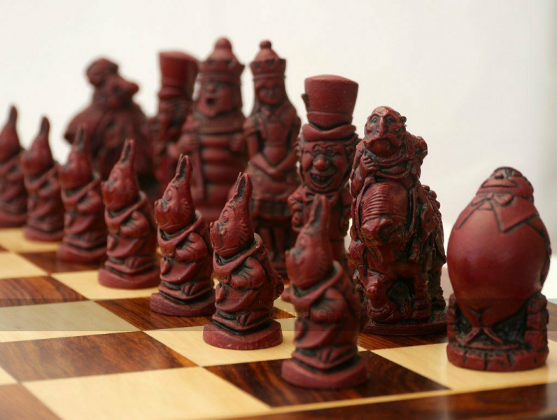 Alice in deals wonderland chess set